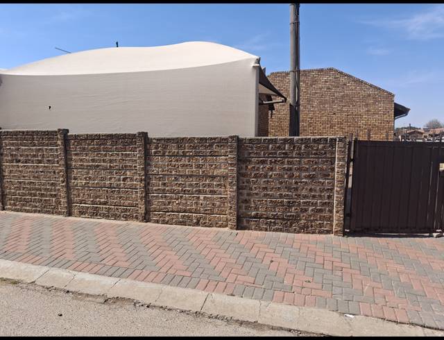 2 BEDROOM FREEHOLD FOR SALE IN DAVEYTON